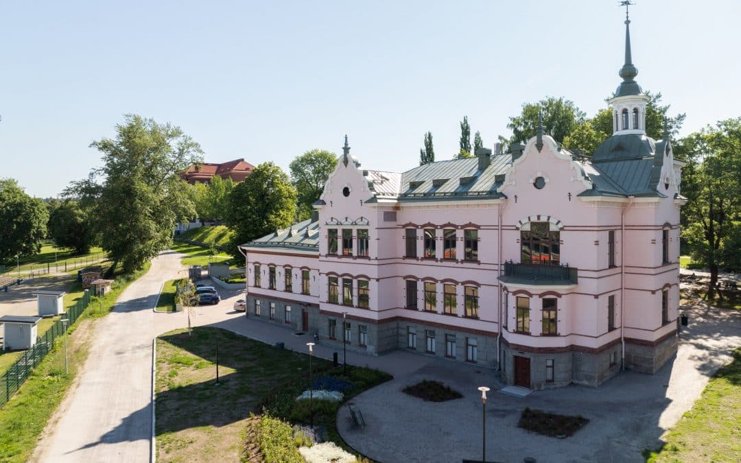 Lahden Historiallinen museo avasi ovensa 6.6.2024. Ensimmäinen kesä on ollut museolle kävijämenestys ja kiirettä on riittänyt. Kesä-elokuun kävijämäärä oli yhteensä 15 875 näyttelyvierasta.