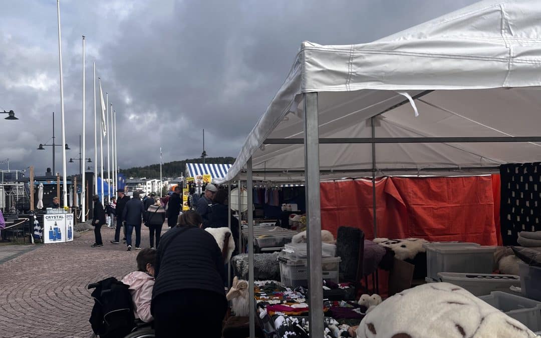 Lahden Kalamarkkinat käynnistyivät vilkkaissa syystunnelmissa – tapahtuma jatkuu sunnuntaihin